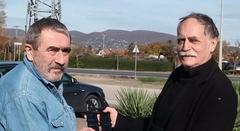 Ezer szállal Heves vármegyéhez kötődő költő kapta az egész világot bejárt irodalmi díjat