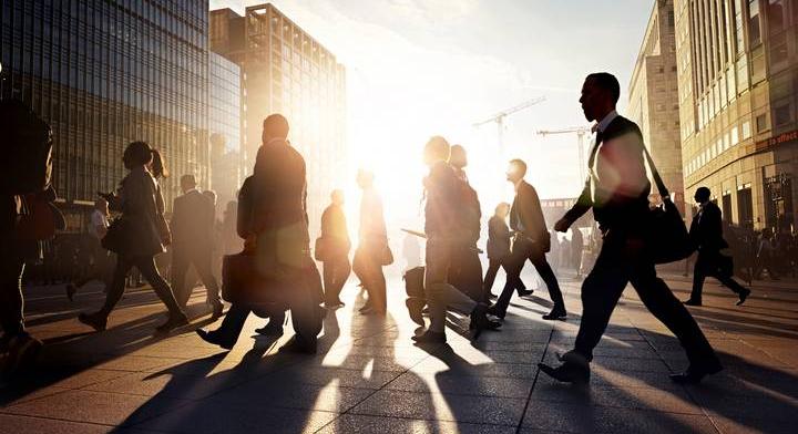 A gyalogosok majdnem olyan veszélyesek, mint az autósok: megdöbbentőek a statisztikák