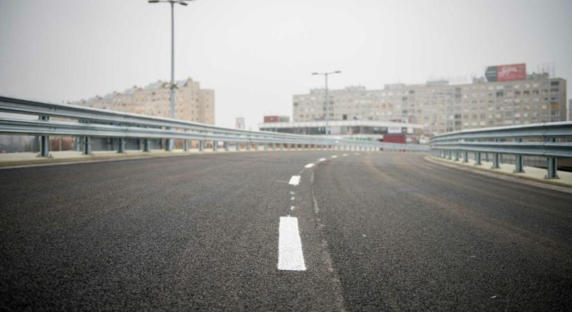Szombat délutántól szabad az út a Flórián téri felüljárók déli hídján