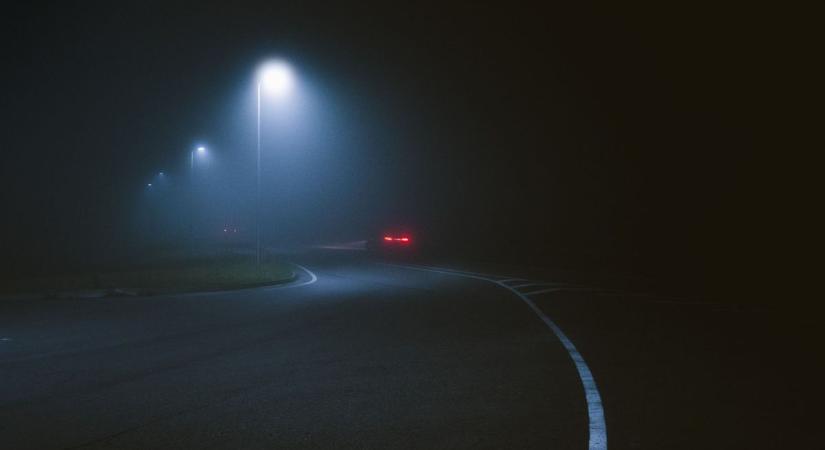 Közeledik a tél, egyre sötétebb van: halálos kóválygás a pécsi utakon