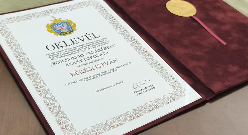 Szolnokért Emlékérmet kapott Békési István