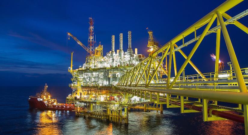 Beütöttek az olajszankciók Moszkvának, kilukadt a költségvetés, beszakadt az Urals ára