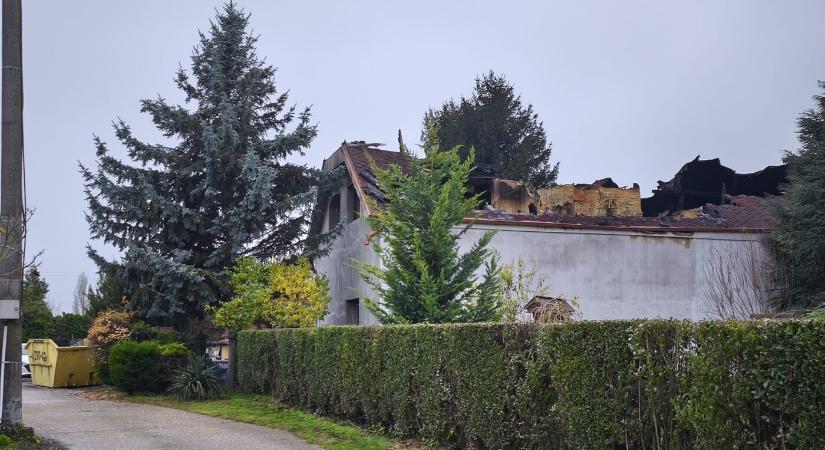 Porig égett az ötfős család tejfalusi háza – most Önök is segíthetnek!