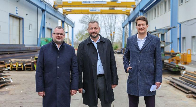 Magyar Multi Program - Töltéstavai céglátogatáson a kormánybiztos - fotók