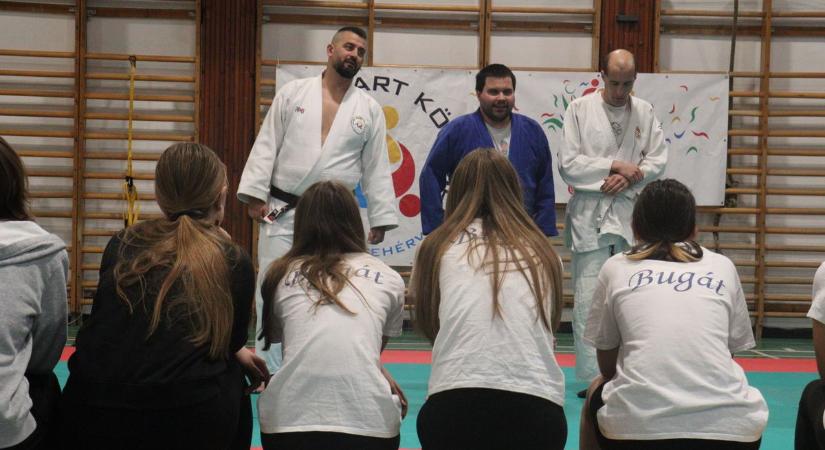 Látássérült, több diplomás sportolókkal érzékenyített a Bugátban a Sport Start Kör SE (galéria, videó)