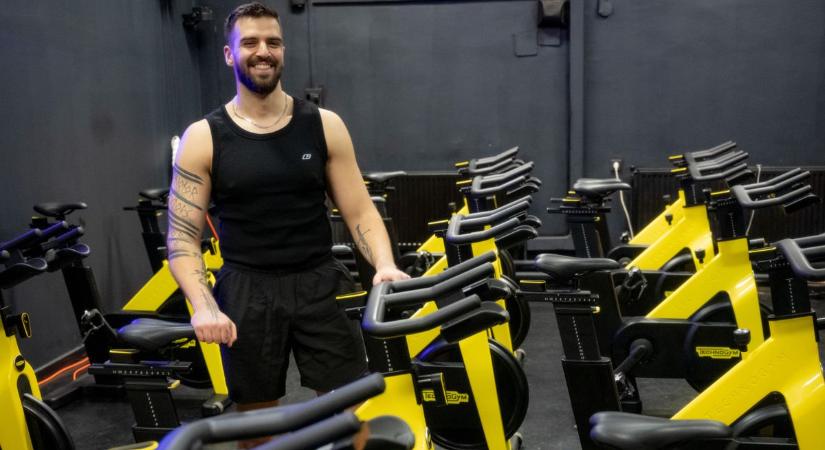 Fényvillogás és ütemes zene - Igazi techno tekerés Győrben - fotók, videó