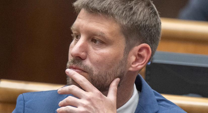 PS: A Fico-kormány sértegeti a fiatalokat, hazudik és vádaskodik