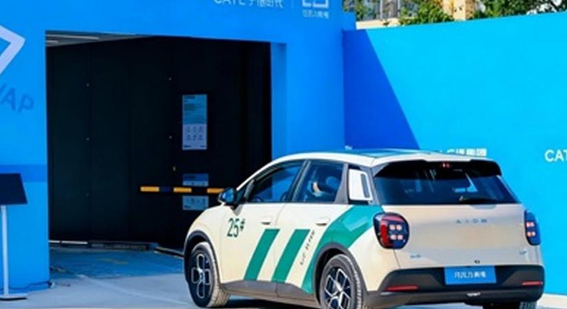 Új villanyautós rekord: 500 kilométer másfél perc alatt