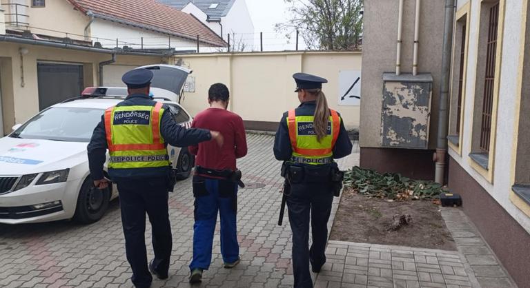 Elfogták Halász Noémi zaklatóját, tizennégy halálos fenyegetést kapott az ellenzéki politikus