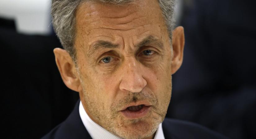 Csak jövőre folytatódik a volt francia elnök pere