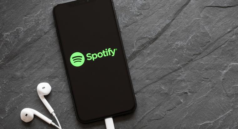 Megint megbabrálta a Spotify a a véletlenszerű lejátszást