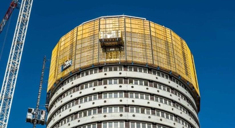 Döbbenetes fotókon a Körszálló bontása - pajzsot húznak az épületre, technológia csoda tárul a szemünk elé