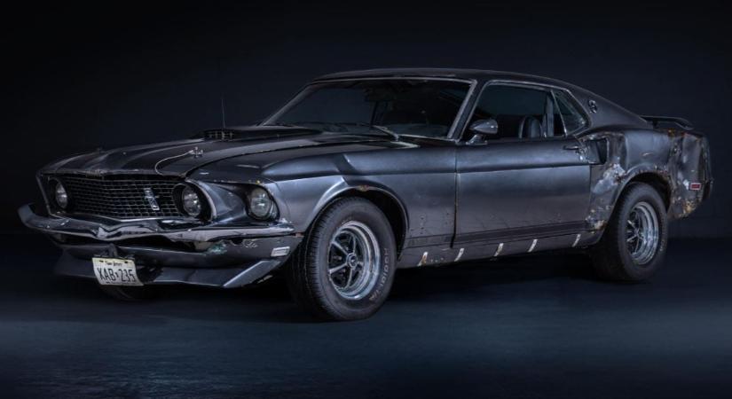 Bőven 70 millió forint felett kelhet el John Wick leharcolt Mustangja