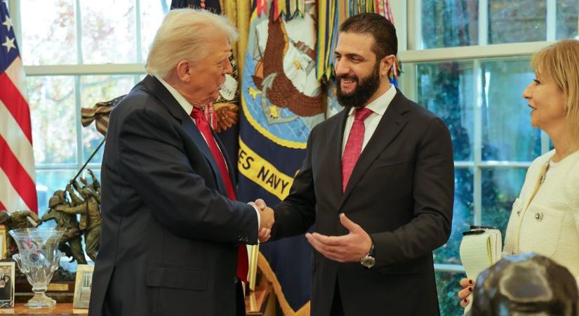 Parfümfelhő és kedélyes csevegés: így fogadta Trump Szíria volt dzsihadista elnökét