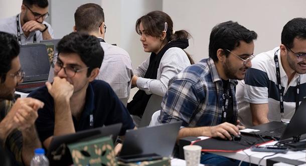 Új vallás jelent meg a világon: az emberek a mesterséges intelligenciához imádkoznak