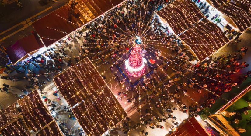 2400 a sima lángos, 1500 a forralt bor a nagy pesti adventi vásárokon: nem kell többet sorban állni az ételekért