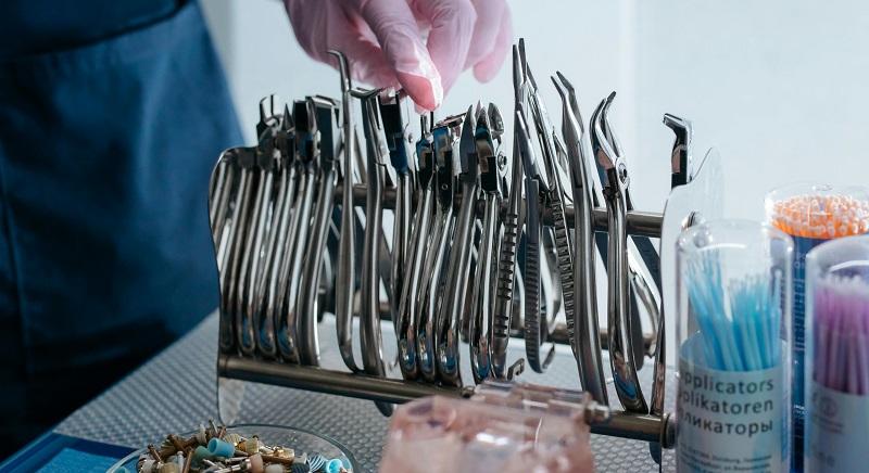 Döbbenetes: Meghalt egy 2 éves kislány a fogorvosi rendelőben