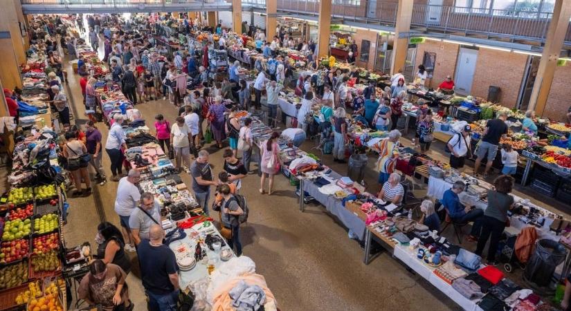 Alig férnek el a nullák az árcédulán: ezért mérik aranyárban a paprikát Szegeden – videóval