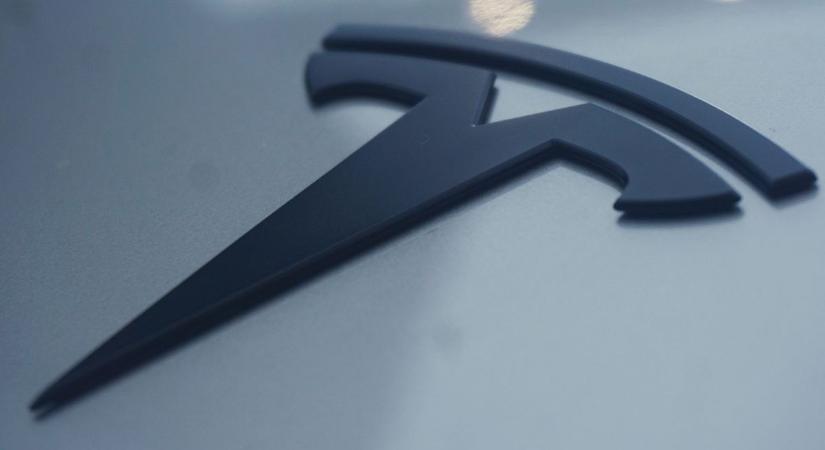 A Tesla-t az ág is húzza – rengeteg akkumulátorrendszert hív vissza tűzveszély miatt