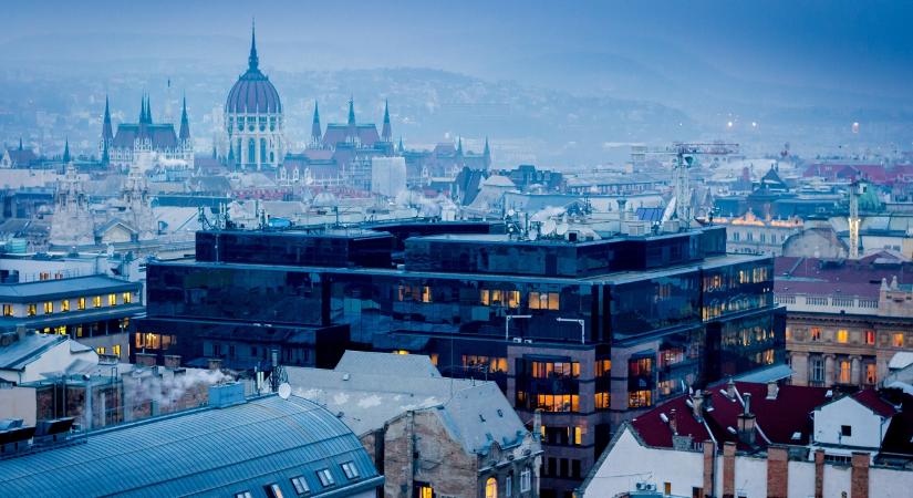 Borult, párás idő uralja az országot