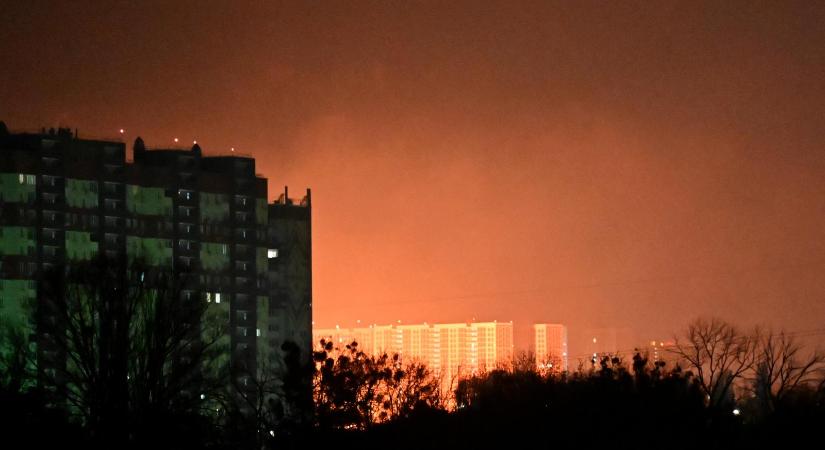 Orosz légitámadás érte Kijevet, egy ember életét veszítette