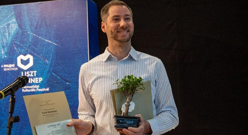 Bogár János visszacsinálja a halált – Vass Norbert Litera-díjas