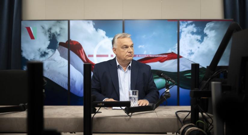 Orbán Viktor miniszterelnök érkezik a Kossuth Rádióba
