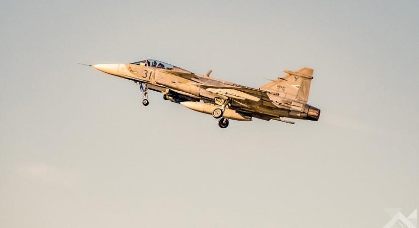 Mi történt? Kecskemét helyett Budapesten landolt egy Gripen vadászgép