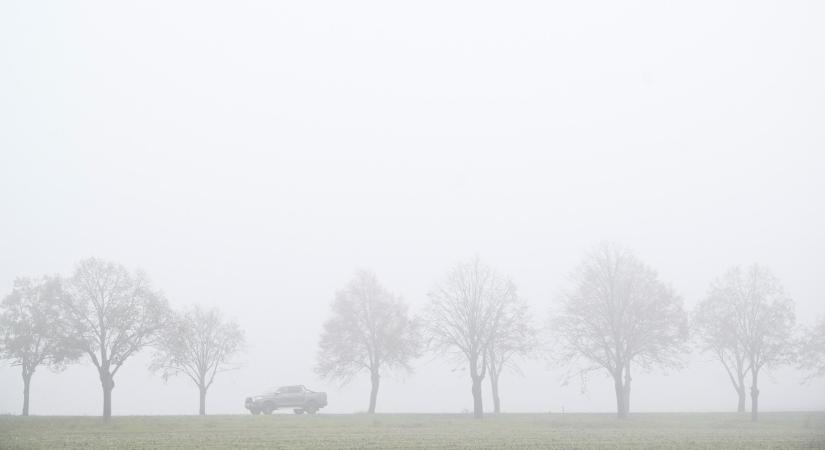 Sűrű tejköd ül az országra, több vármegyére is figyelmeztetést adtak ki