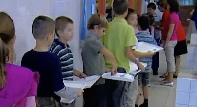 Tömeges ételmérgezés Angyalföldön: Calicivírust és Staphylococcust is kimutattak egy beteg kislányánál