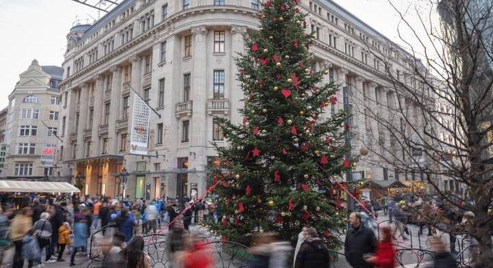 Nyílnak a budapesti karácsonyi vásárok: ennyibe kerül idén a lángos és a forralt bor