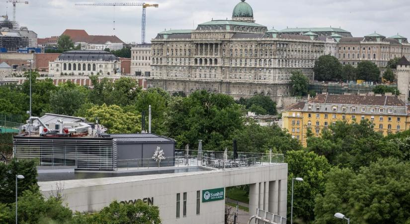 Közös közbeszerzési eljárásban jelent meg az ATV és Mészáros Lőrinc budai étterme