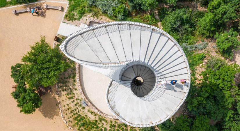 Műanyag zsaluhéjjal a zöldebb építkezésekért – a MEVA innovációja új szintre emeli a fenntarthatóságot