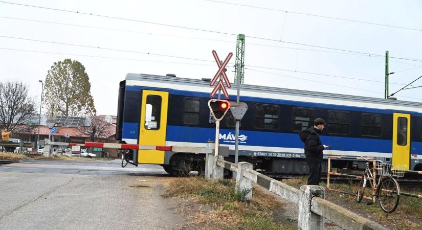 Késések és útvonal-korlátozások: akadozik a vasúti közlekedés a hatvani vonalon