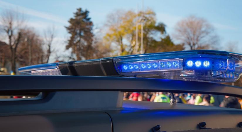 11 rendőrségi járművet rongált meg egy 22 éves férfi