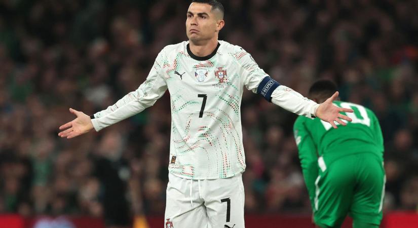 Felrobbant az ír stadion, amikor Ronaldót kiállították, brutális jelenetek a nézőtéren, ritkán látni ilyet focimeccsen