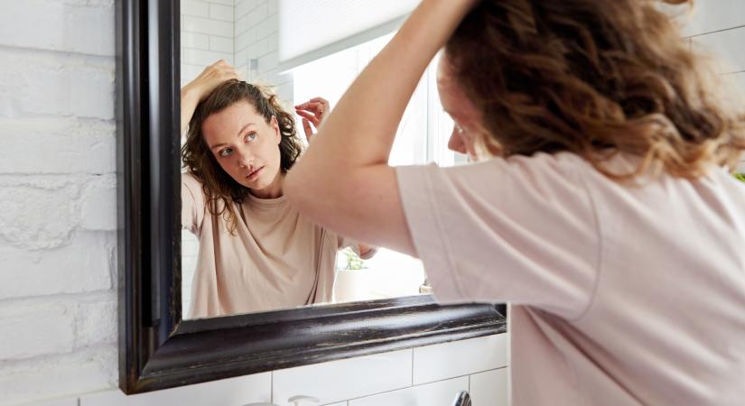 Valóban hajhullást okoz a divatos ital?