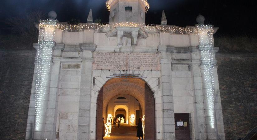 Fénybe öltözik Komárom: ma nyílik a fénypark és az András-napi vásár