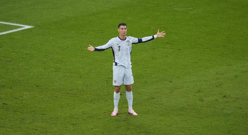 Háborog Cristiano Ronaldo piros lapja miatt a portugál szövetségi kapitány – videó