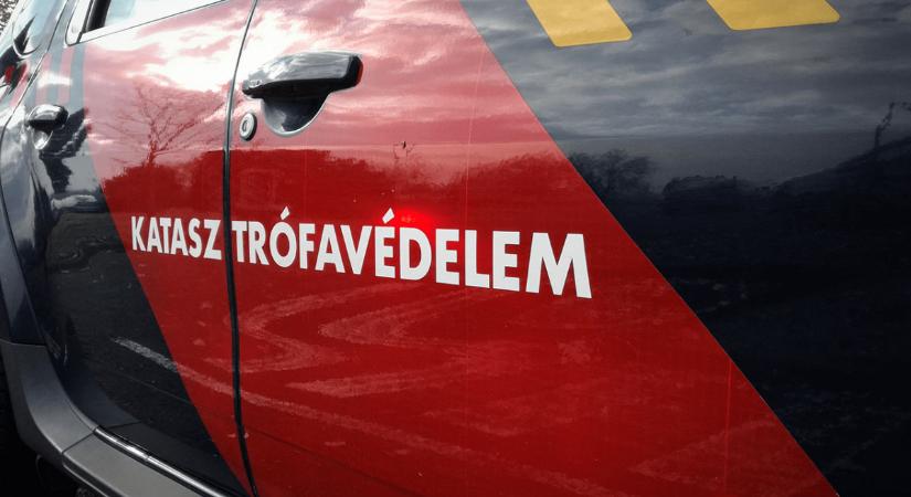 Két jármű karambolozott Csabacsűdön, leszakadt egy távközlési kábel is