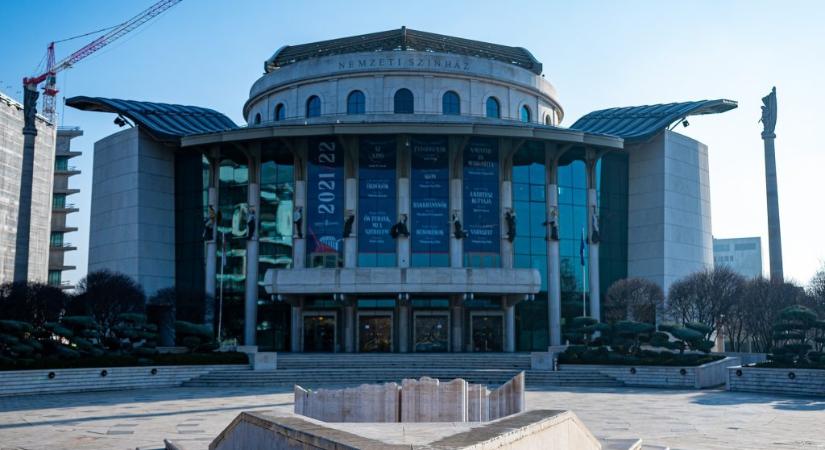 Két éve nyomoz a rendőrség a Nemzeti Színházban történt baleset ügyében, de gyanúsítottat még nem hallgattak ki