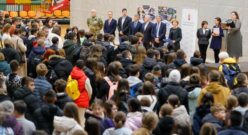 Iránytű az élethez: álomszakmákkal találkozhattak a diákok, a boldog élet reményében (galéria, videó)