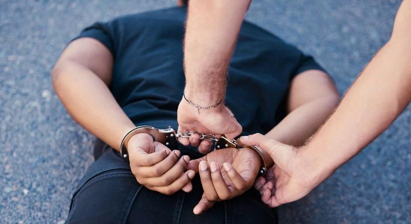 Nyolc elfogatóparancs volt a férfi ellen, Fehérváron fogták el