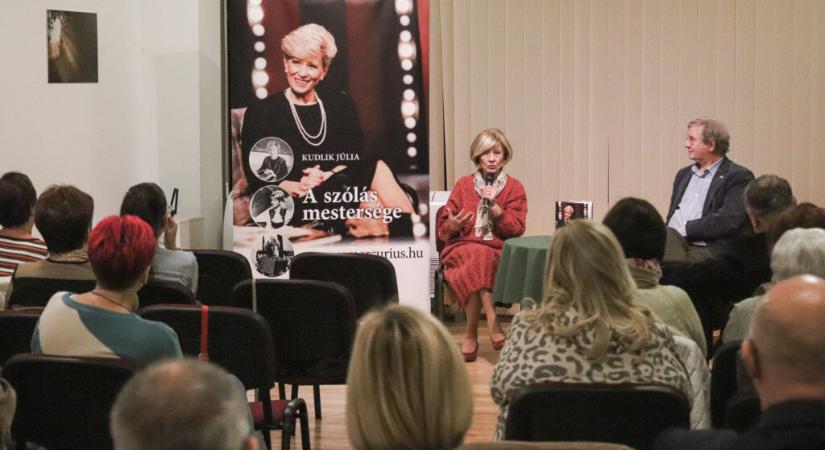 Kudlik Júlia könyvbemutatója Nagyatádon