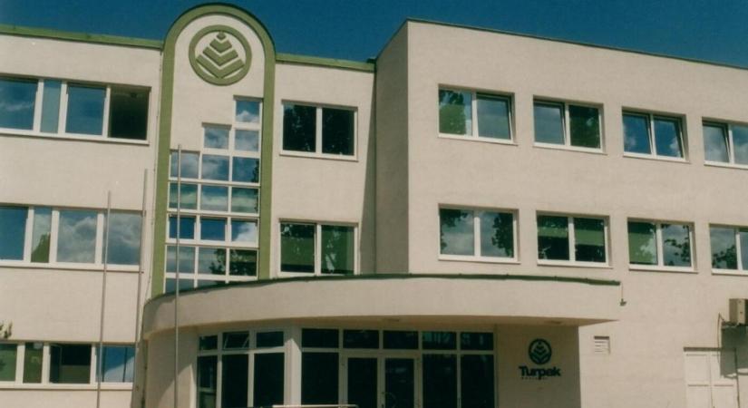 Az egyik leghíresebb szlovákiai gyár is bedobja a törölközőt