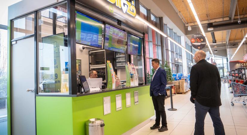 Mini lottózók nyitásával nyomul a Szerencsejáték Zrt.