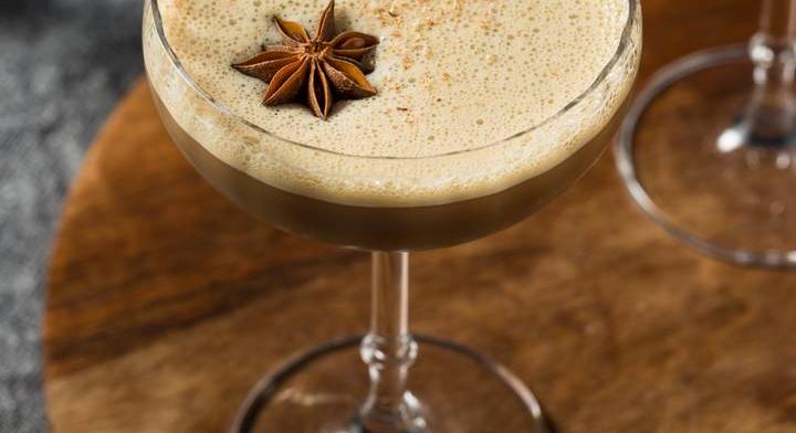 Chai eszpresszó martini: különleges házi szirup az alapja