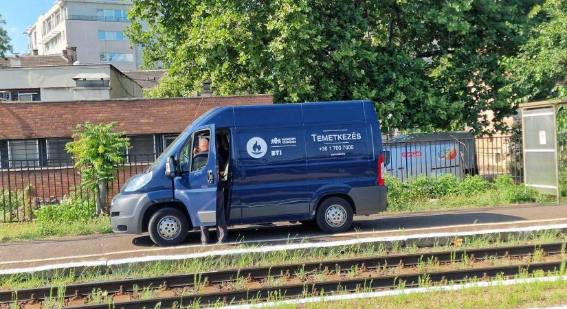 Isaszegi tragédia: mielőtt a vonat alá vetette magát, a TikoTokon élőzött a 15 éves lány