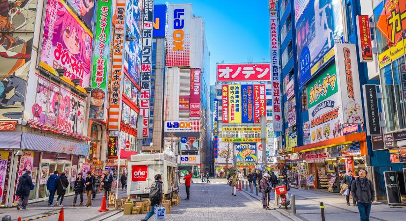 Saját rajongói buktatták le a 17 éves tinisztárt, és nem akárhogyan