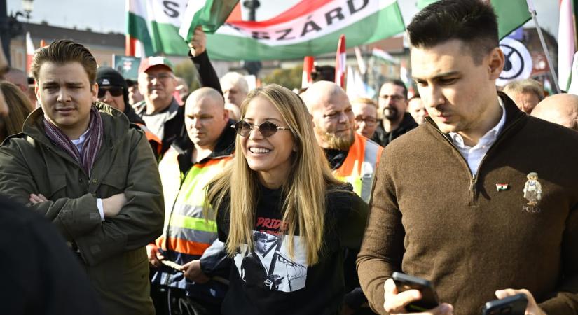 Szabó Zsófi pulóvere és Orbán-firkás felsők is kaphatók a Digitális Polgári Körök shopjában